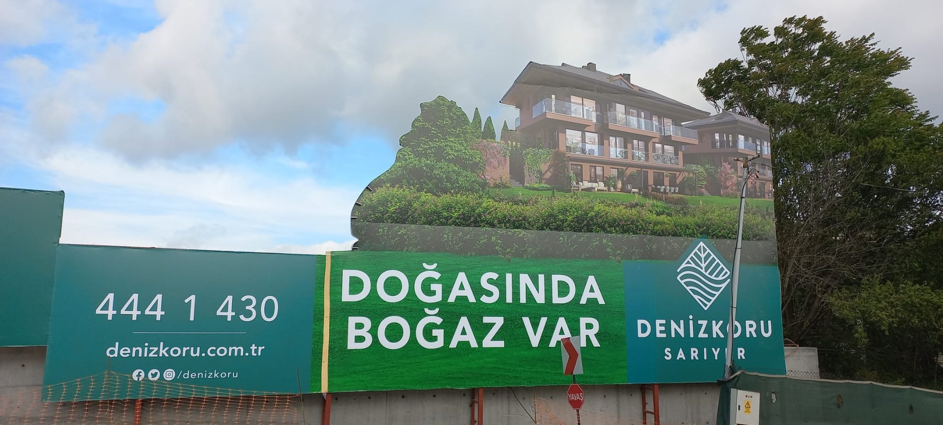 Denizkoru Sarıyer projesinde boğaz manzaralı reklam panosu